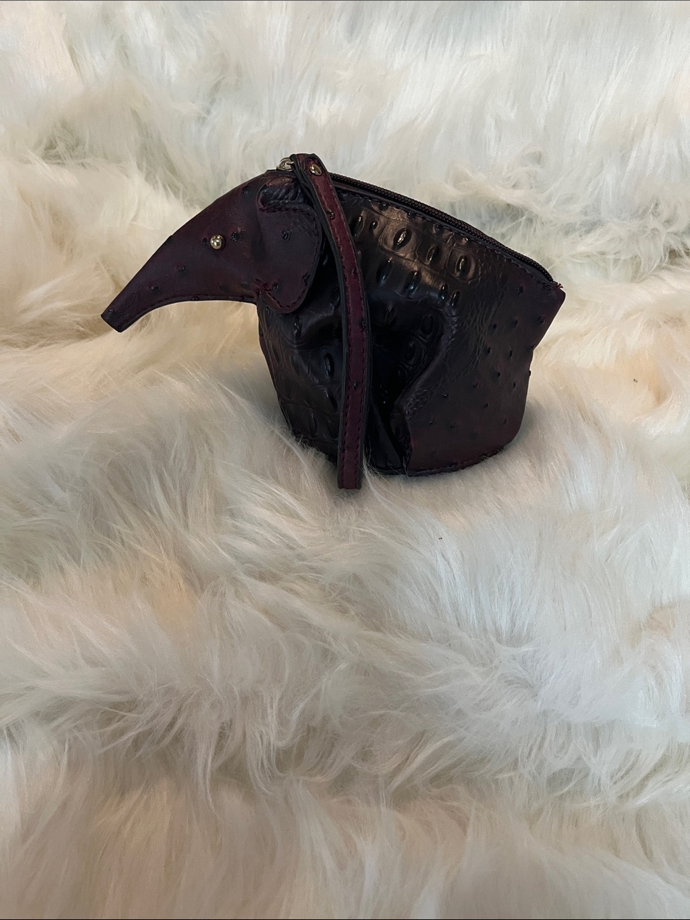 Vegan Leather Le Miel Elephant-Shaped Wristlet Clutch in Deep Burgundy